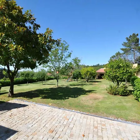 Splendid 6 Bedrooms Coura Coura Valley Views Ping Pong Pool Table *