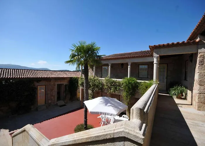 Splendid 6 Bedrooms Coura Coura Valley Views Vila *