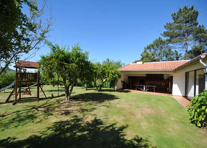 Splendid 6 Bedrooms Coura Coura Valley Views Vila