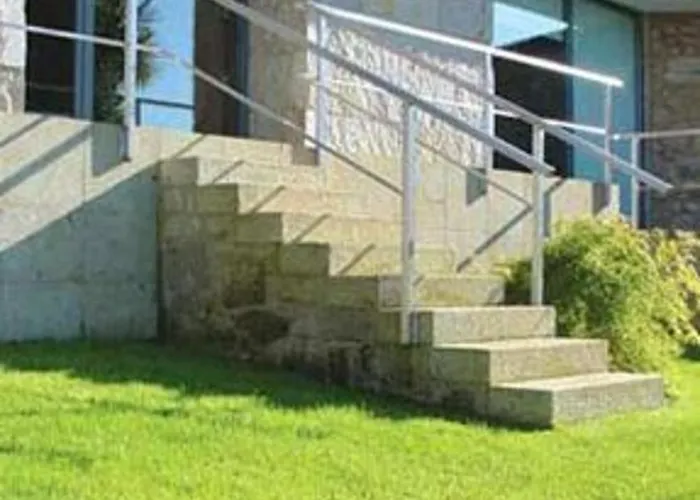 Splendid 6 Bedrooms Coura Coura Valley Views Vila *